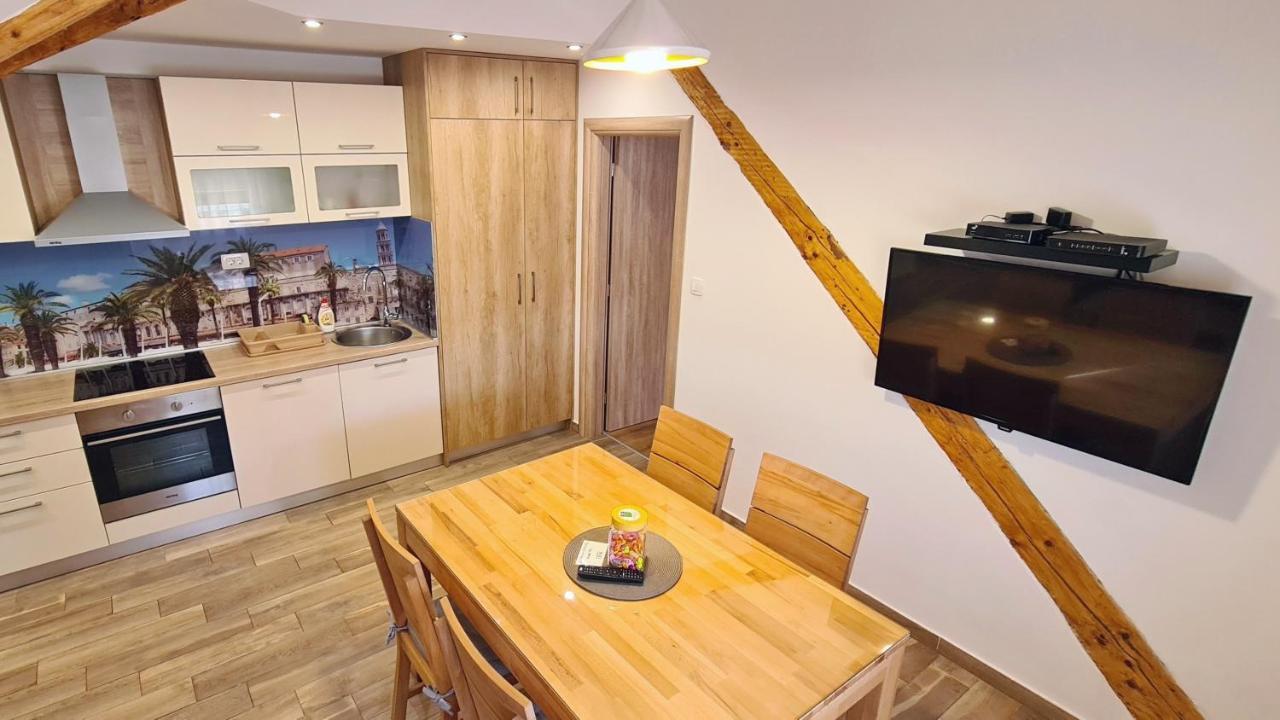 Attic Split Apartment Near City Centre Eksteriør billede