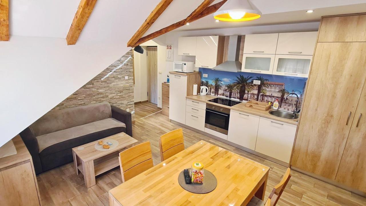 Attic Split Apartment Near City Centre Eksteriør billede