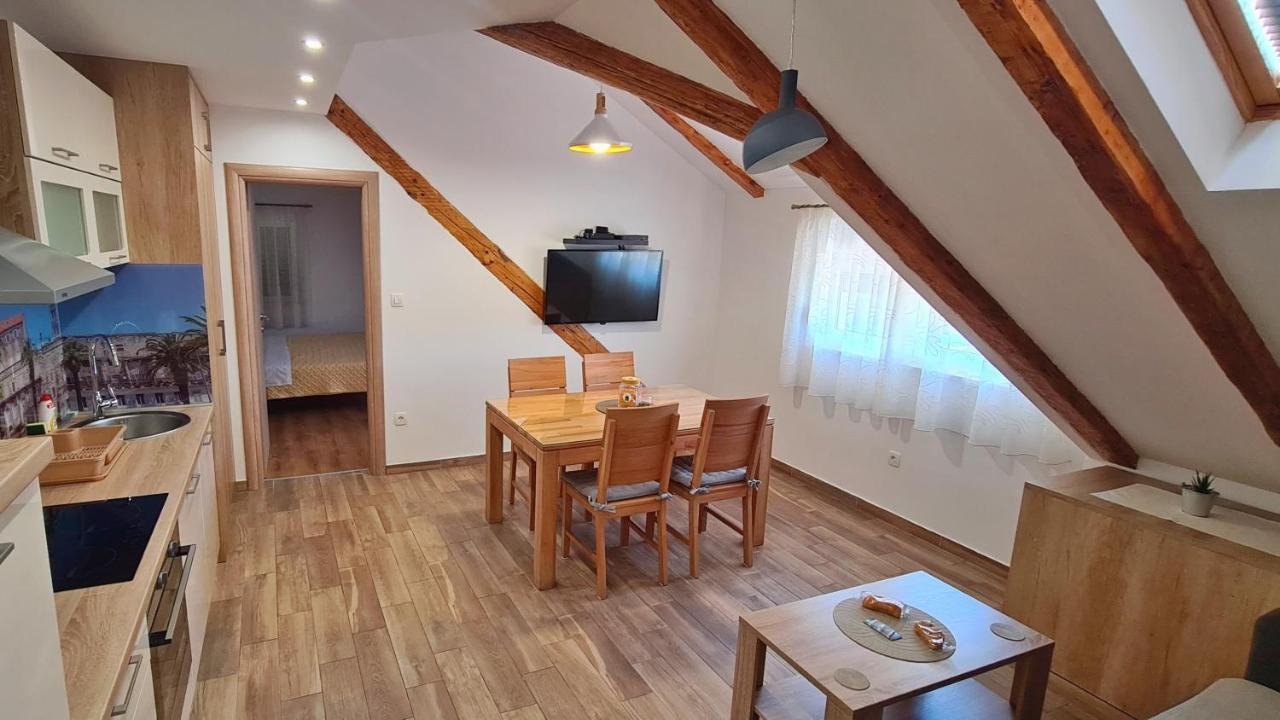 Attic Split Apartment Near City Centre Eksteriør billede