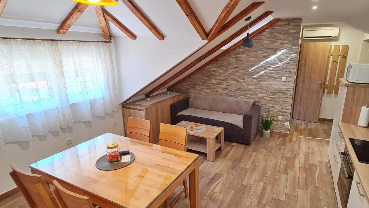 Attic Split Apartment Near City Centre Eksteriør billede