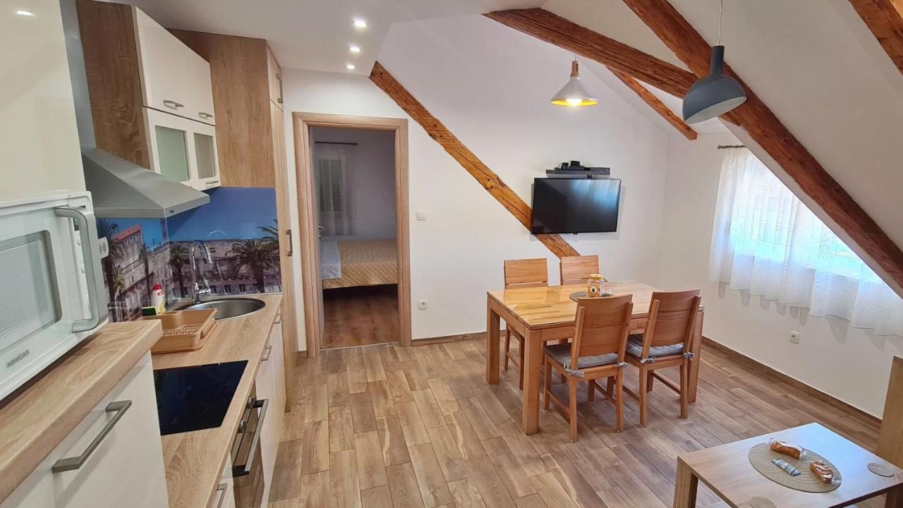 Attic Split Apartment Near City Centre Eksteriør billede