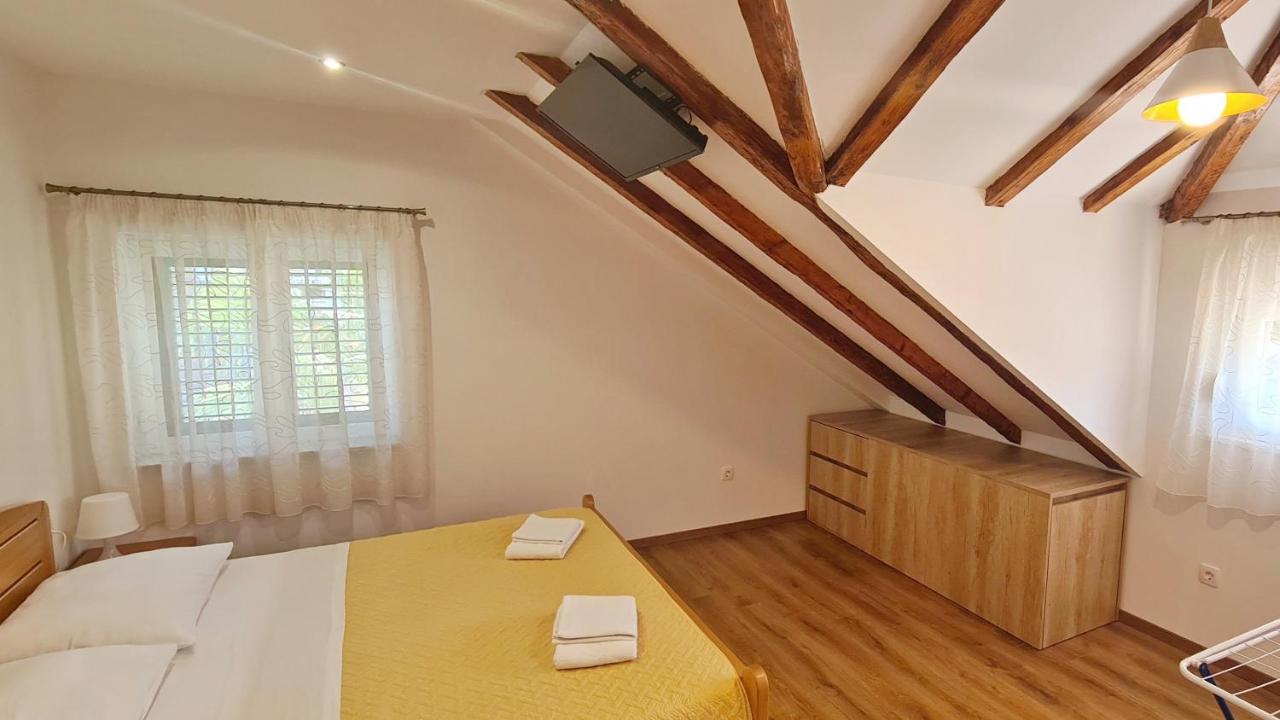 Attic Split Apartment Near City Centre Eksteriør billede